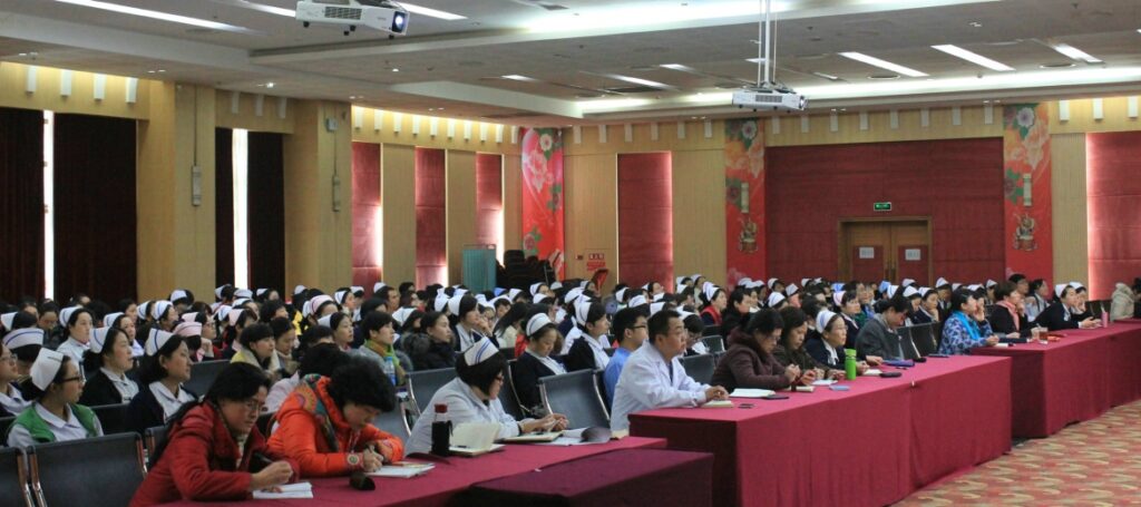 新加坡国际管理学院陈丽颖院长应邀来院作护理管理讲座