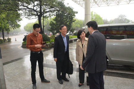 新加坡国际管理学院陈丽颖院长和刘圣烈主席与中山市小榄人民医院何淑明院长以及陈光辉副院长洽谈国际合作及交流