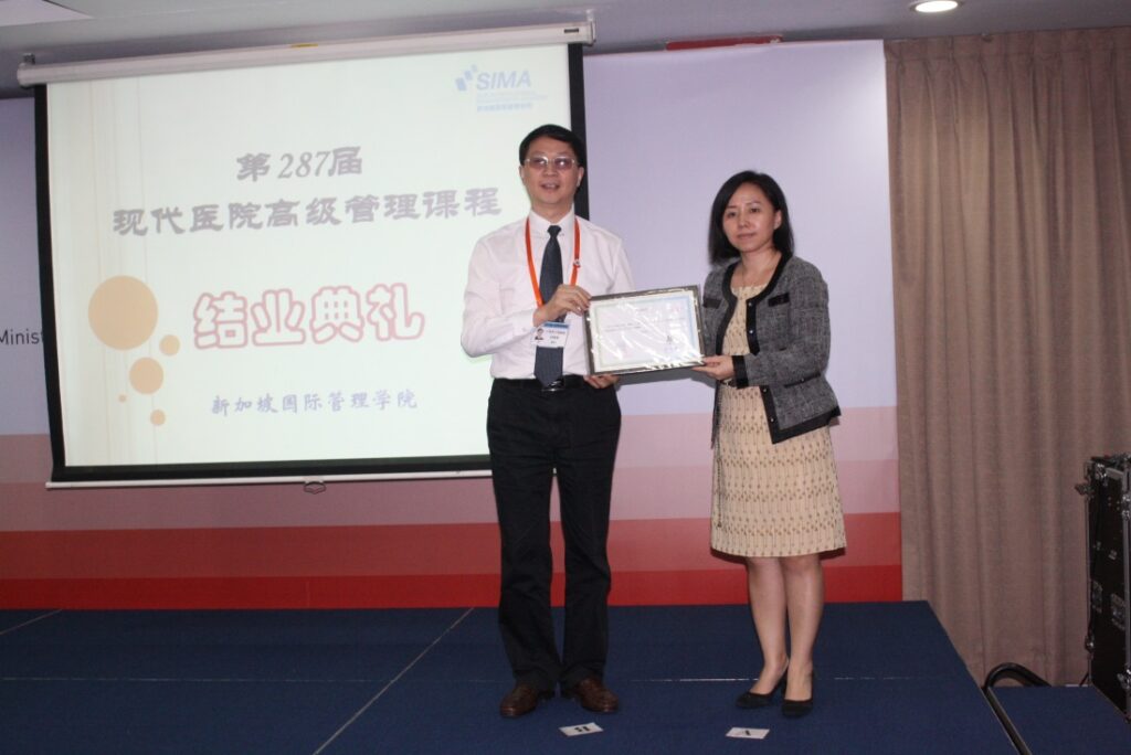< 赴狮城 > 元宵灯罢古城春 客舍依旧杨柳新 纵使飞舟千万里 身在南洋心在秦