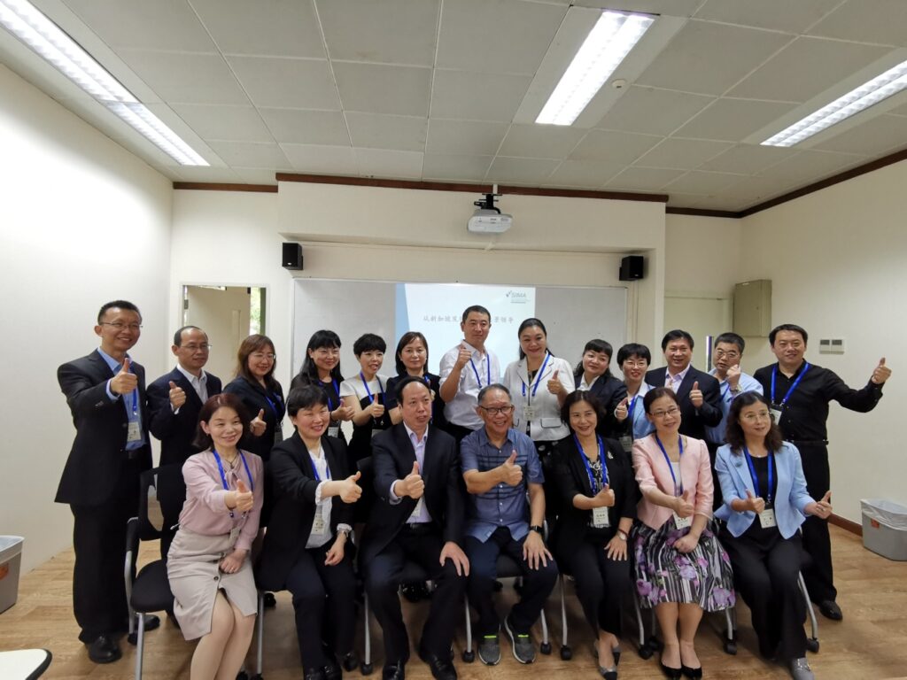 西安市教学名师赴新加坡国际管理学院专题培训 --新加坡学生创新能力培养专题培训班